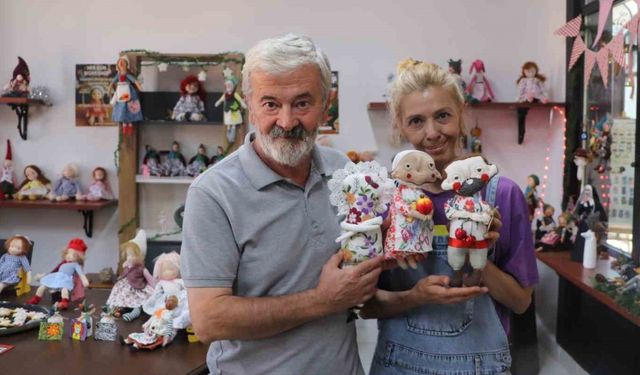 Karı-koca 13 yıldır bez bebek yapıyor