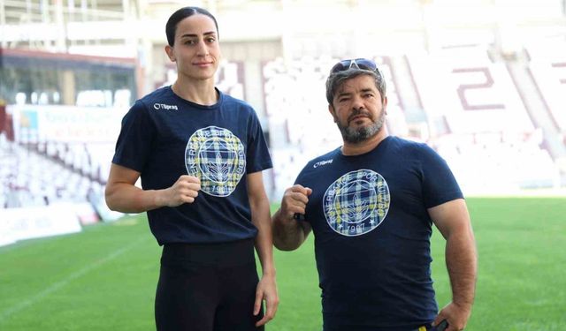 Milli boksör Gizem Özer, dudağındaki uçuktan dolayı elendi