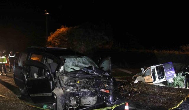 Ordu’da 2 hafif ticari araç kafa kafaya çarpıştı: 1 ölü, 2 yaralı