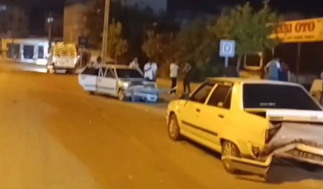 Osmaniye’de 4 otomobilin karıştığı zincirleme kaza kamerada