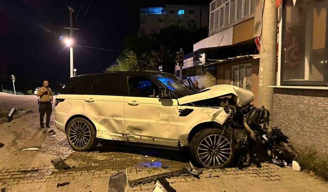 Osmaniye’de lüks ciple kamyonetin karıştığı kazada 4 kişi yaralandı