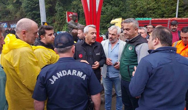 Rize Valisi Selim Baydaş: "Yer yer 150-175 kilogram yağış aldık; bazı yerlerde 200 kilogram yağış oldu"