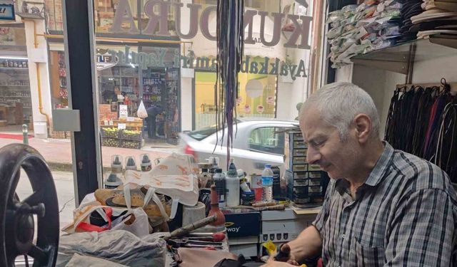 Rize’de 35 yıllık ayakkabı tamircisinden mesleki sitem, "Sanat bitti, bu meslek bizimle sona erecek"