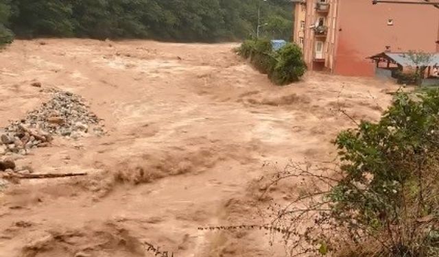 Rize’nin İkizdere ilçesinde şiddetli yağış