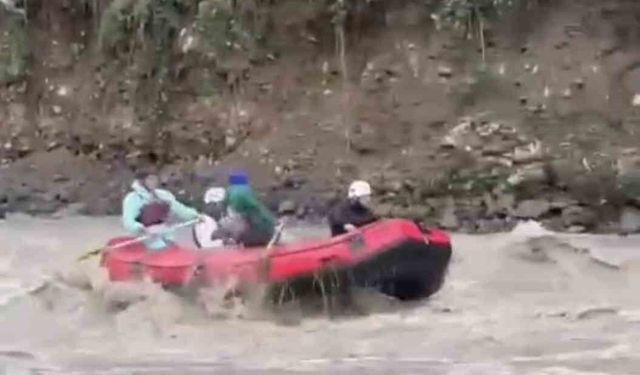 Sel onların neyine Fırtına’da rafting şahane