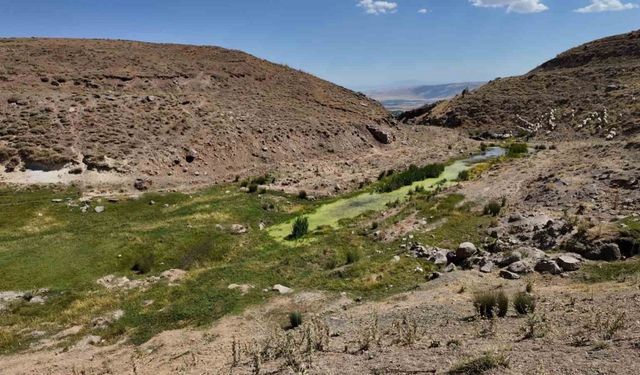 Tehlike arz eden baraj köylüleri tedirgin ediyor