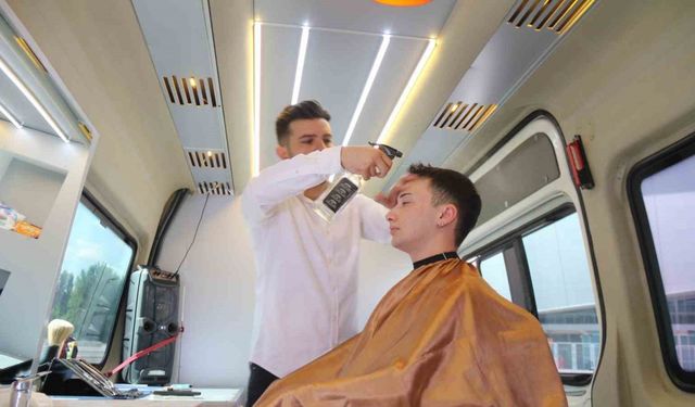 Tek telefonla müşterinin ayağına giden berber dükkânı