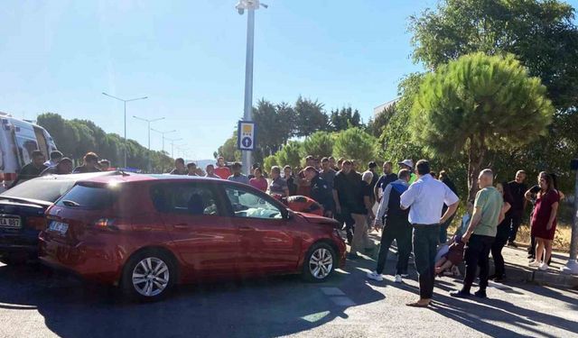 Trafik ışıkları arızalandı, araçlar birbirine girdi