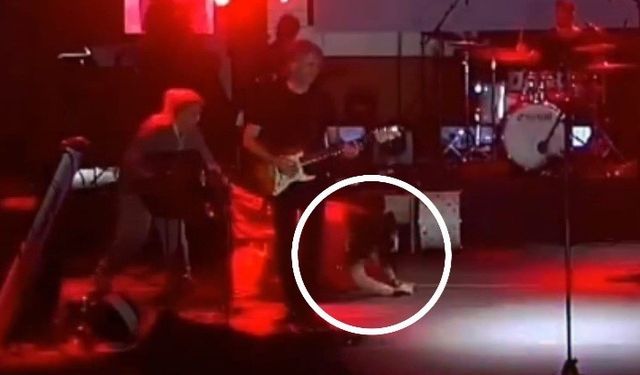 Ünlü sanatçı sahneye çıkarken düştü