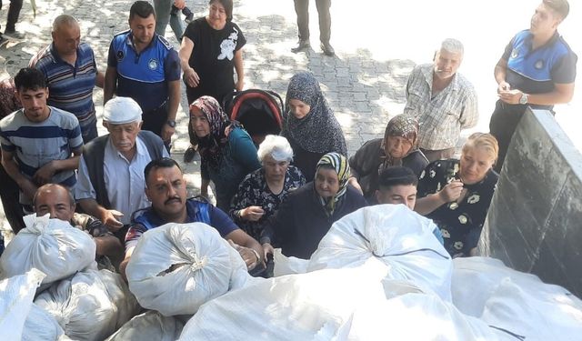 Vatandaşlara ücretsiz patates dağıtıldı