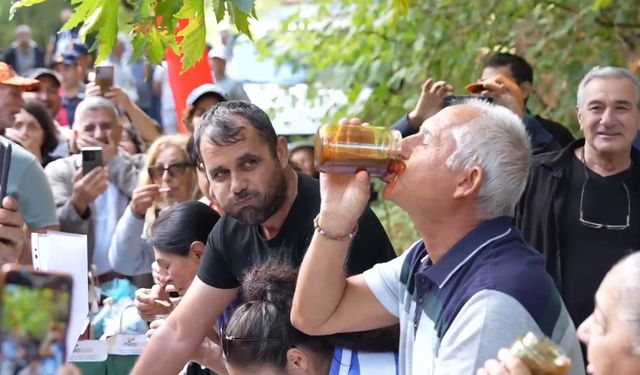 2 dakikada 1 kilogram bal yedi, izleyenler hayret etti