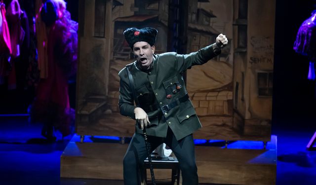 'Eyvah Nadir' oyunu yeniden sahnede