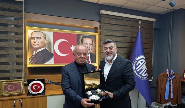 40 yıllık muhtara vefa plaketi