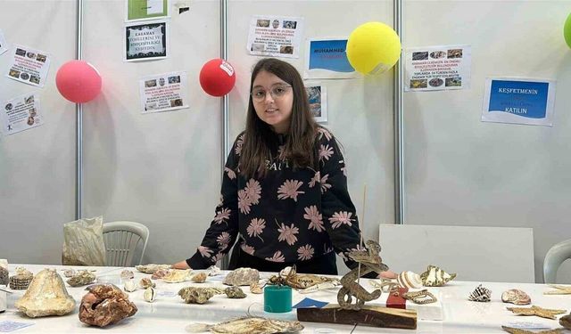 Ailesiyle birlikte topladığı 5 bine yakın fosille müze kurdu