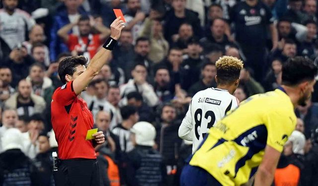 Beşiktaş ile Fenerbahçe arasındaki son 50 derbide 34 kırmızı kart çıktı