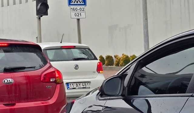 Bilecik’te güvenlik şeridini kullanan sürücüler pes dedirtti