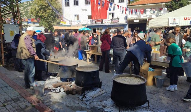 Binlerce kişi dumanı üstünde tarhana çorbasında buluştu