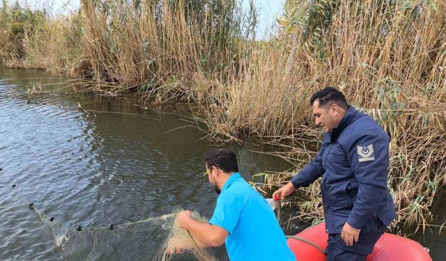 Büyük Menderes’teki yasak ağlar temizlendi