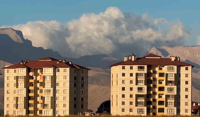 Cilo Dağı üzerindeki bulut kümesiyle mest etti