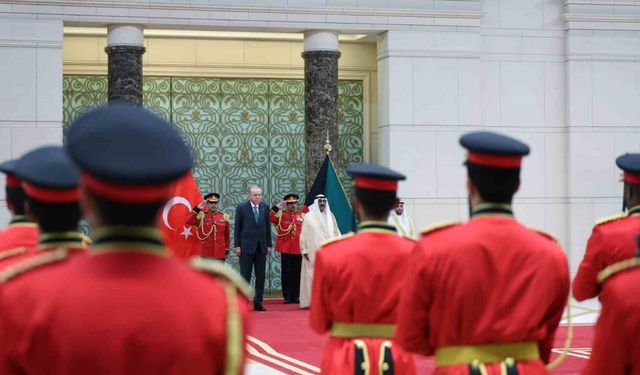 Cumhurbaşkanı Erdoğan, Kuveyt’te resmi törenle karşılandı