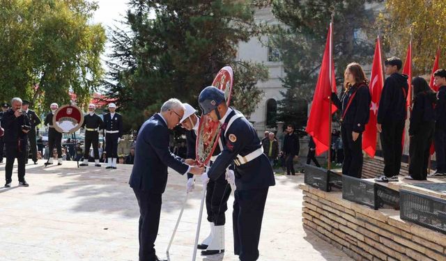 Cumhuriyeti fidan dağıtarak kutladılar