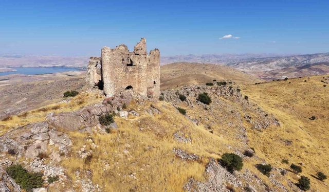 Dağcılar ve tarih tutkunları bin yıllık Mor Ahron Manastırı’nda buluştu