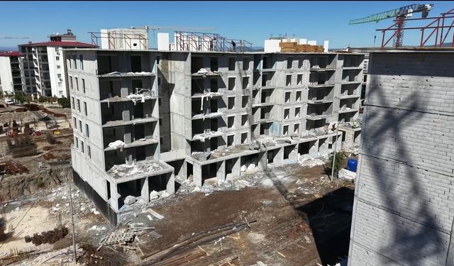 Depremin yıktığı Osmaniye kent merkezinde afet konutları yükseliyor