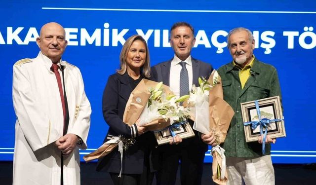 ’Devrimin Rengi’ sergisi İstinye Üniversitesi’nde sanatseverlerle buluştu