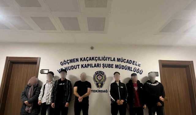 Düğün aracı süsü verilen otomobilden 5 kaçak göçmen çıktı