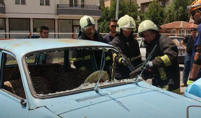 Emekli itfaiye erleri bir gülüğüne göreve döndü, hasret giderdi