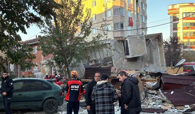 Enkaz altında 7 kişinin olduğu tahmin ediliyor