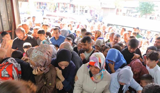 Giyim mağazasında indirim izdihama neden oldu