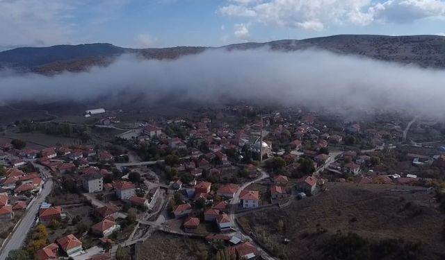 Gökyüzünü kaplayan sis, kartpostallık manzara oluşturdu