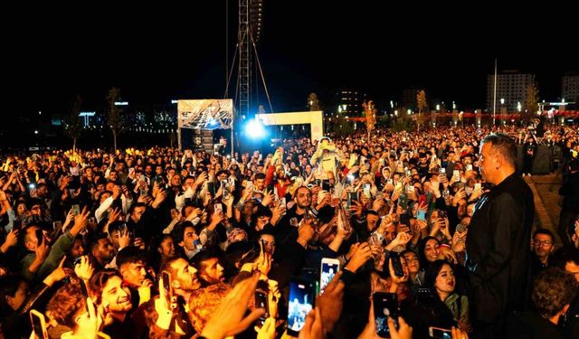 Haluk Levent: "Bu şarkıyı Filistinli çocuklar için söylüyorum"