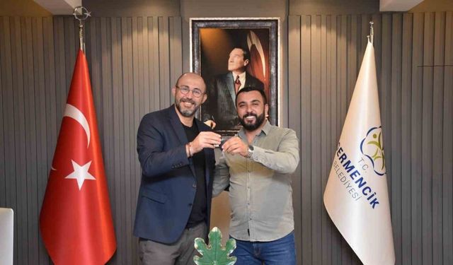 İncir festivalinin traktör talihlisi anahtarını Başkan Zencirci’den teslim aldı