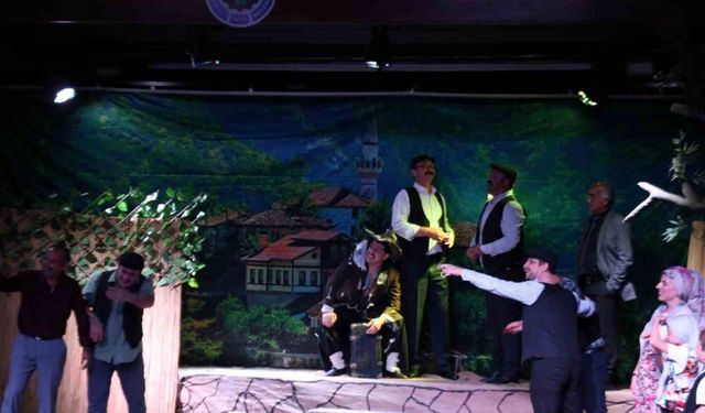 Komşu köyün delisi" yeni sezon da kapalı gişe