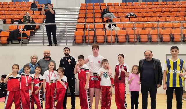 Körfez Gençlerbirliği sporcuları Darıca’dan 9 madalya ile döndü