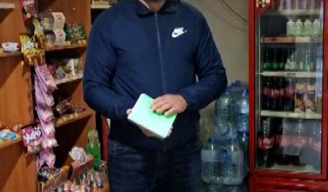 Mahallelinin borcunu kapattı, veresiye defterini yaktı