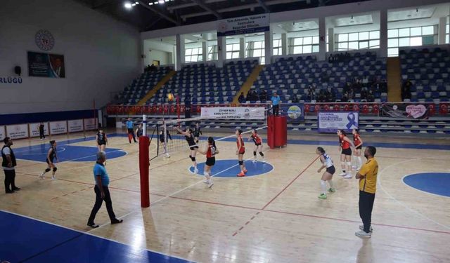 Malatya Voleybol, evinde fırtına gibi esti