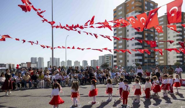 Mersin’de miniklerden Cumhuriyet Bayramı coşkusu