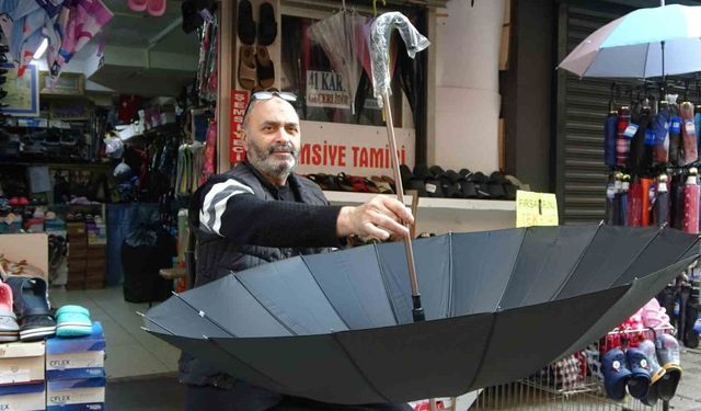 Ne tamir ne satış kaldı: Kocaeli’nin son şemsiye ustası ayakta kalmaya çalışıyor