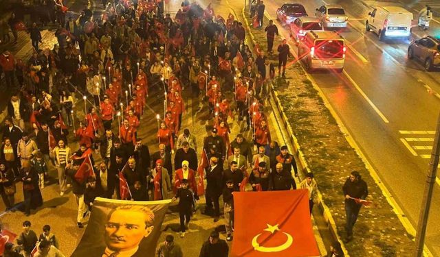 Osmaneli’de 29 Ekim Cumhuriyet Bayramı fener alayı düzenlendi