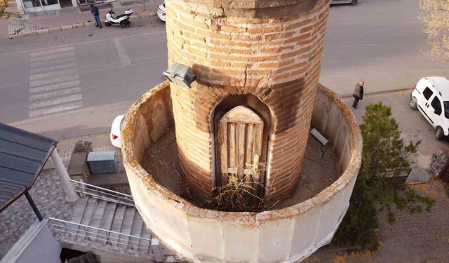 Şahruh Bey’den kalan 5 asırlık minare dron ile görüntülendi