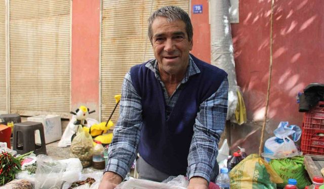 Sonbaharın kırmızısı kızılcık pazar tezgahlarında