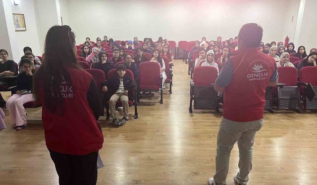Üniversite öğrencileri gençlik merkezlerine davet edildi