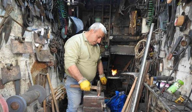 28 yıllık demirci ustasının meslek sevdası