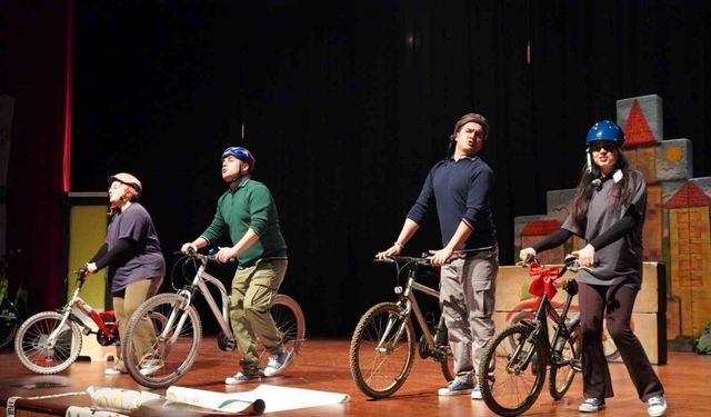 4 bin çocuğa ulaşacak "İki Teker Bir Rüya" oyunu sahneleniyor