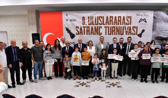 ‘9. Uluslararası Satranç Turnuvası’nda ödüller sahiplerini buldu