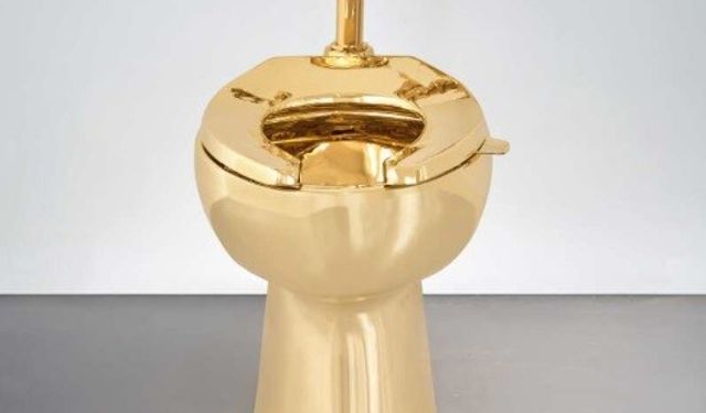 ABD’de 18 ayar altın tuvalet 12.1 milyon dolara satıldı