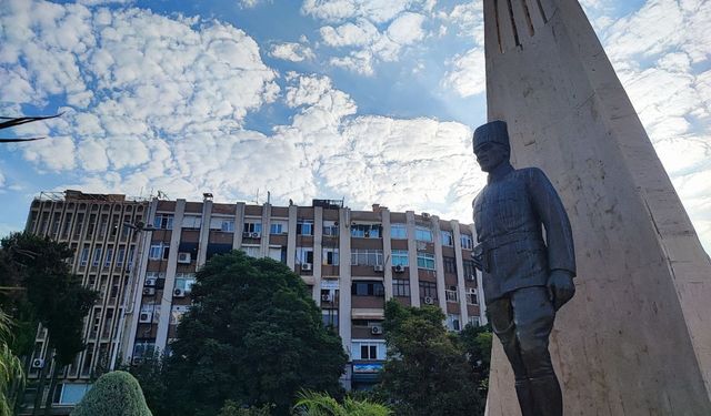 Adana’da saat 9’u 5 geçe hayat durdu